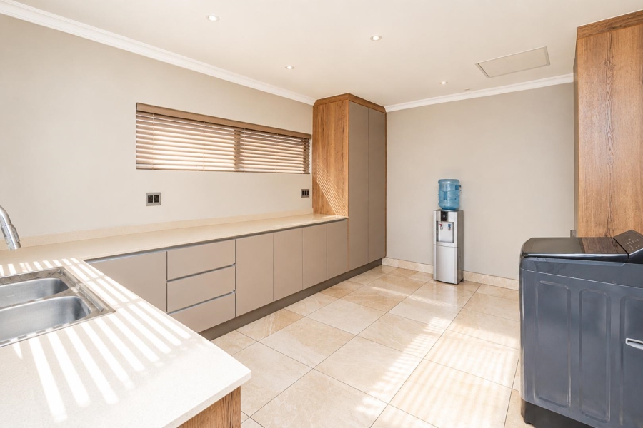 6 Bedroom Property for Sale in Birdwood Estate North West